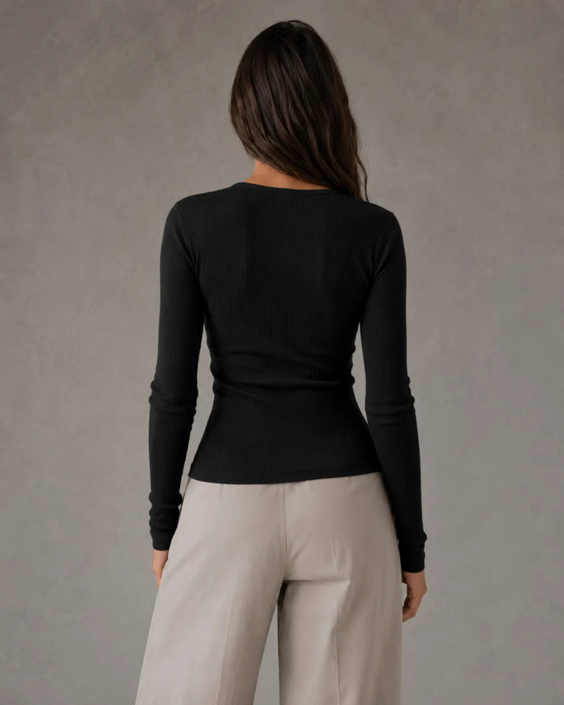 Larkin Haut Henley Côtelé, Manches Longues, Coupe Ajustée pour Femme - Noir