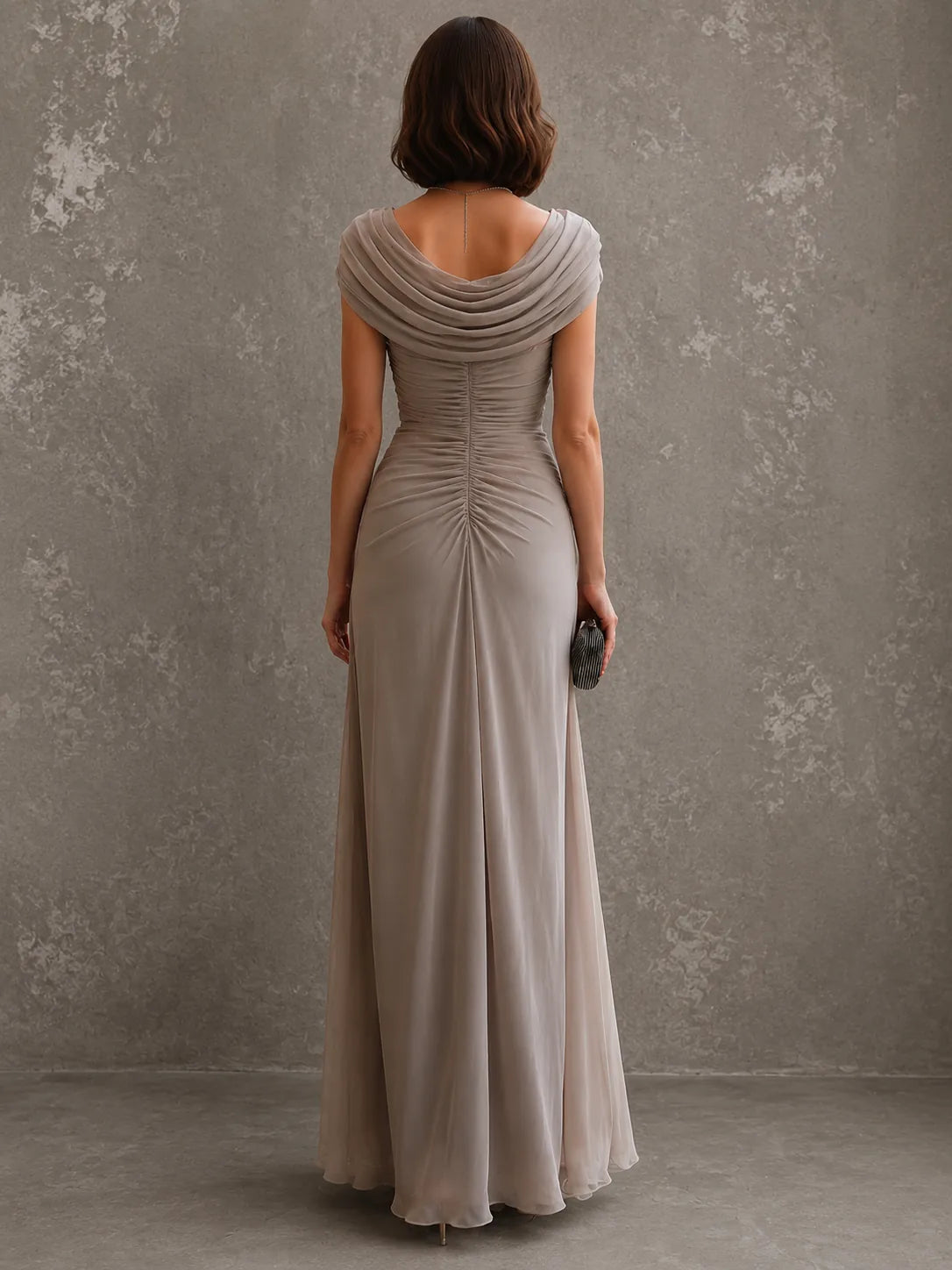 Miren Robe Maxi Invitée de Mariage, Col Bénitier, Taille Froncée, Sans Manches, Style Habillé pour Femme - Bleu Marine | Tenelle