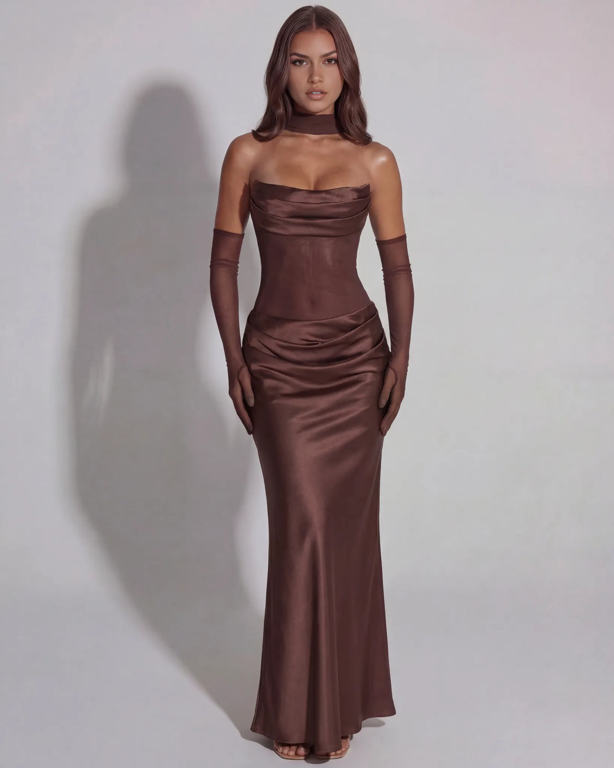 Ophelia Robe de Soirée Maxi en Satin, Col Bénitier, Corset Bustier et Gants pour Femme - Marron | Tenelle