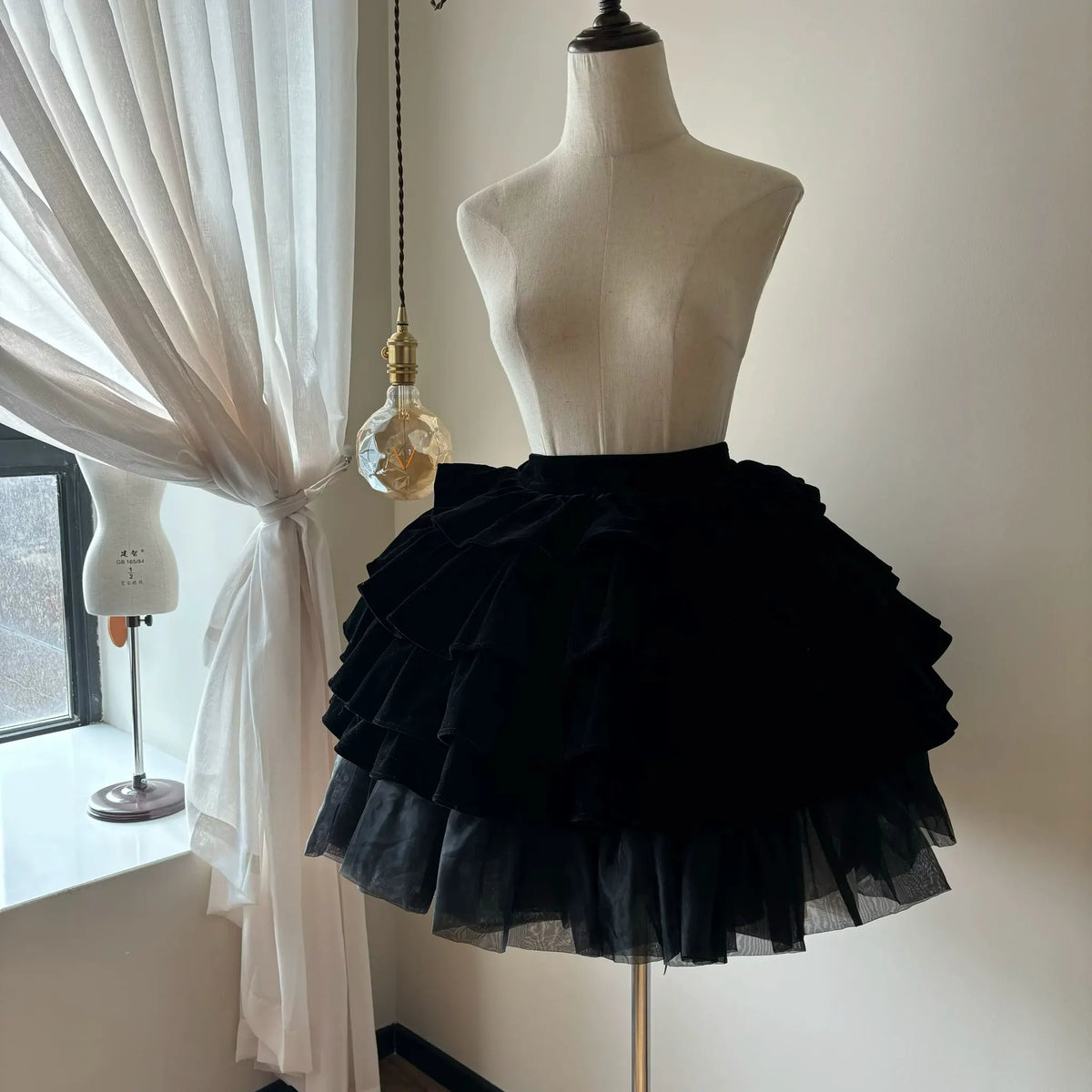 Zephyrine Jupe Étagée Effet Poupée en Velours, Style Lolita pour Femme - Noir (velours)