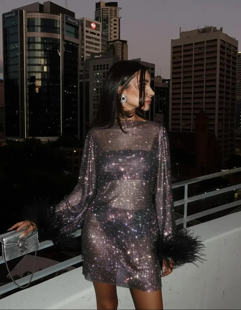 Kensington Robe Mini à Sequins, Manches Longues, Manchettes à Plumes pour Femme - Noir