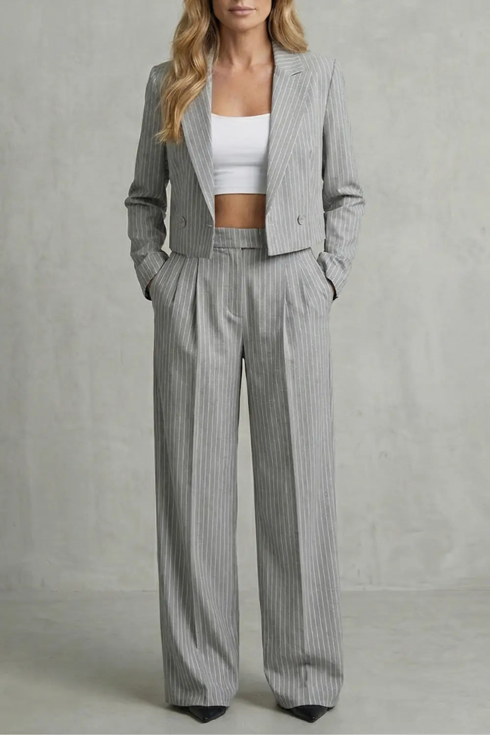 Adeline Tailleur Deux Pièces à Fines Rayures, Blazer Court et Pantalon Large pour Femme - Gris
