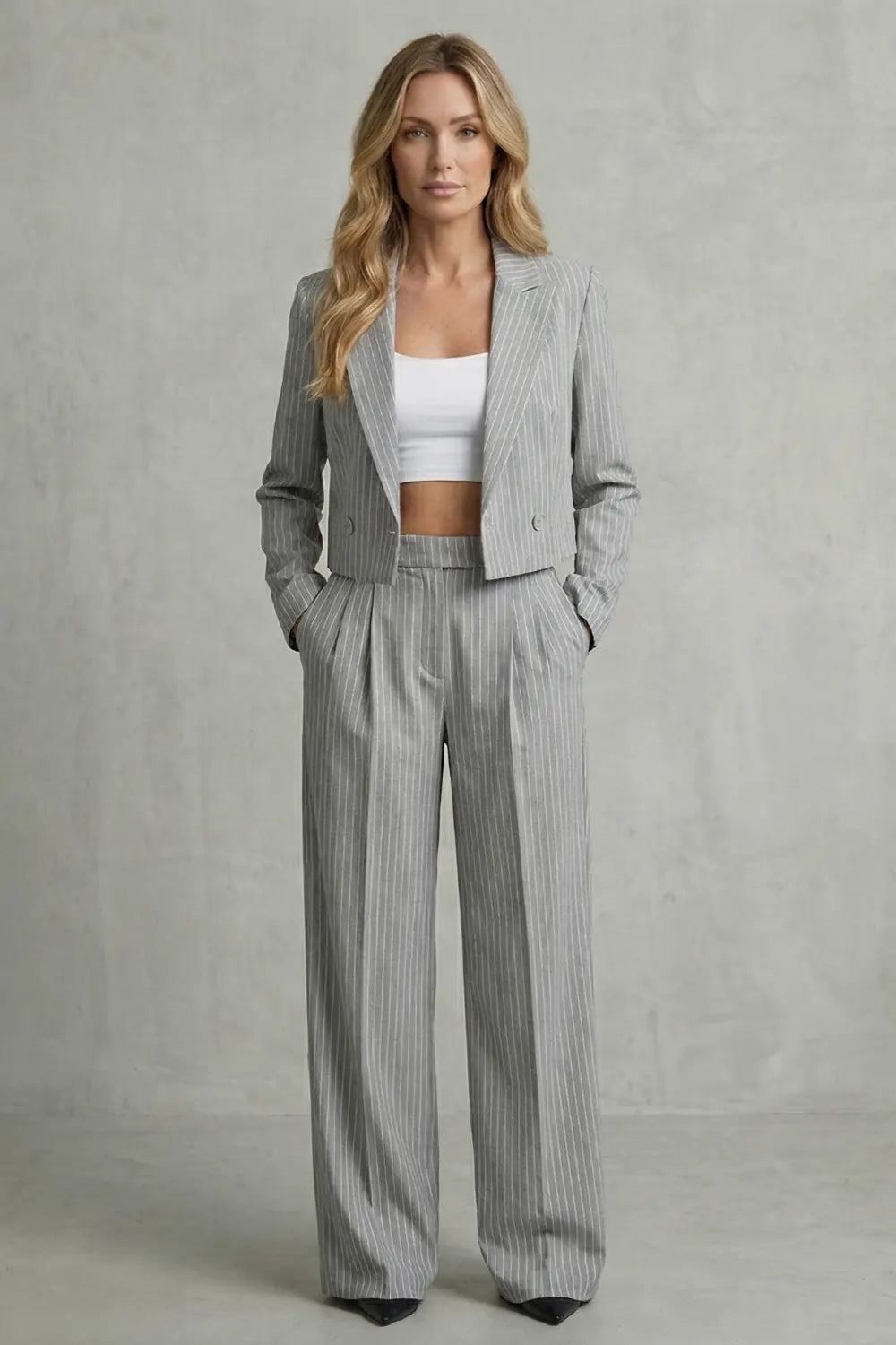Adeline Tailleur Deux Pièces à Fines Rayures, Blazer Court et Pantalon Large pour Femme - Gris