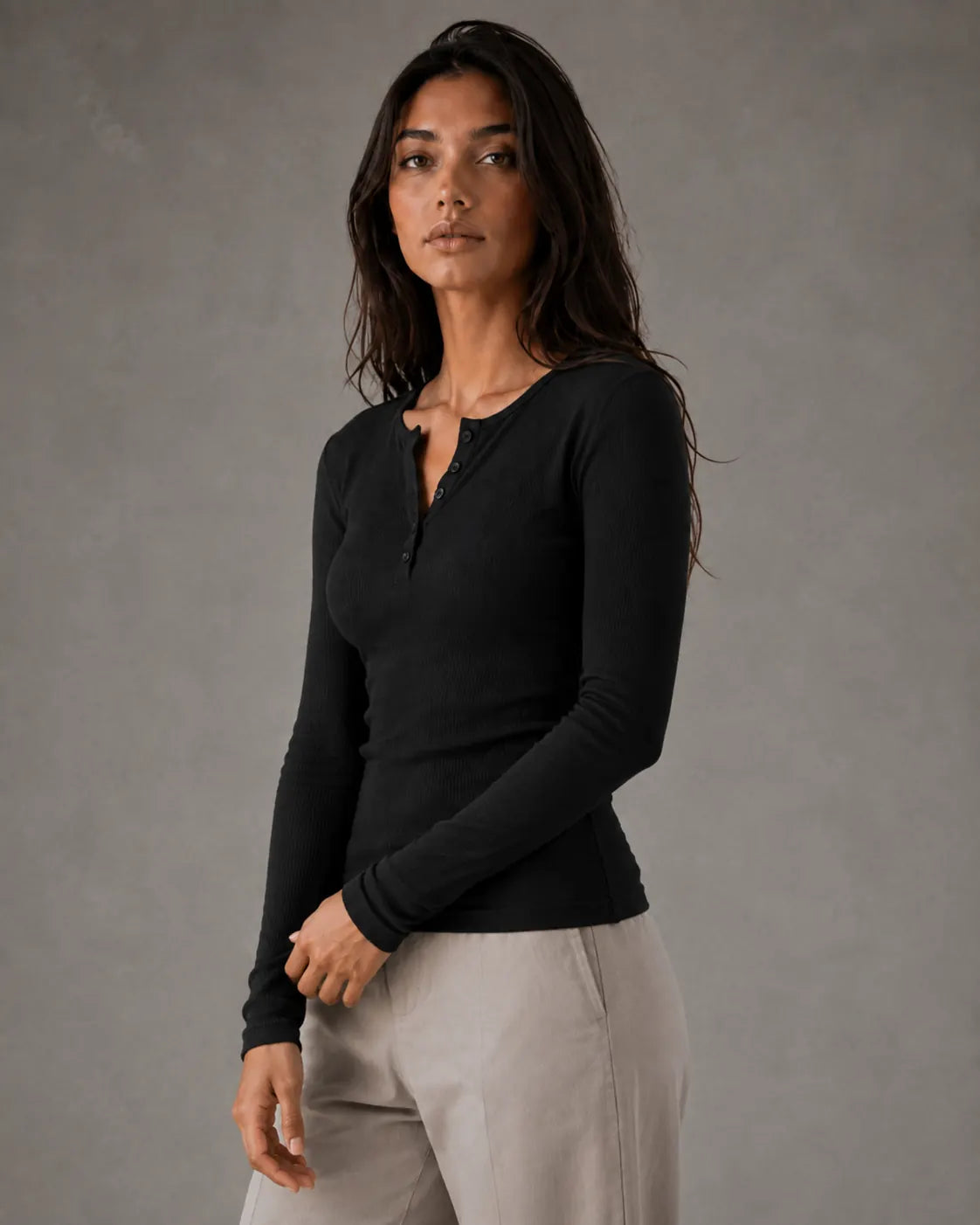 Larkin Haut Henley Côtelé, Manches Longues, Coupe Ajustée pour Femme - Noir