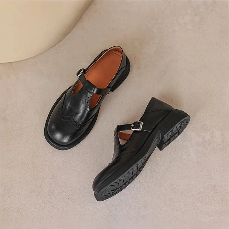 Maribeth Chaussures Mary Jane à Bride, Détails Brogue et Talon Carré pour Femme - Noir