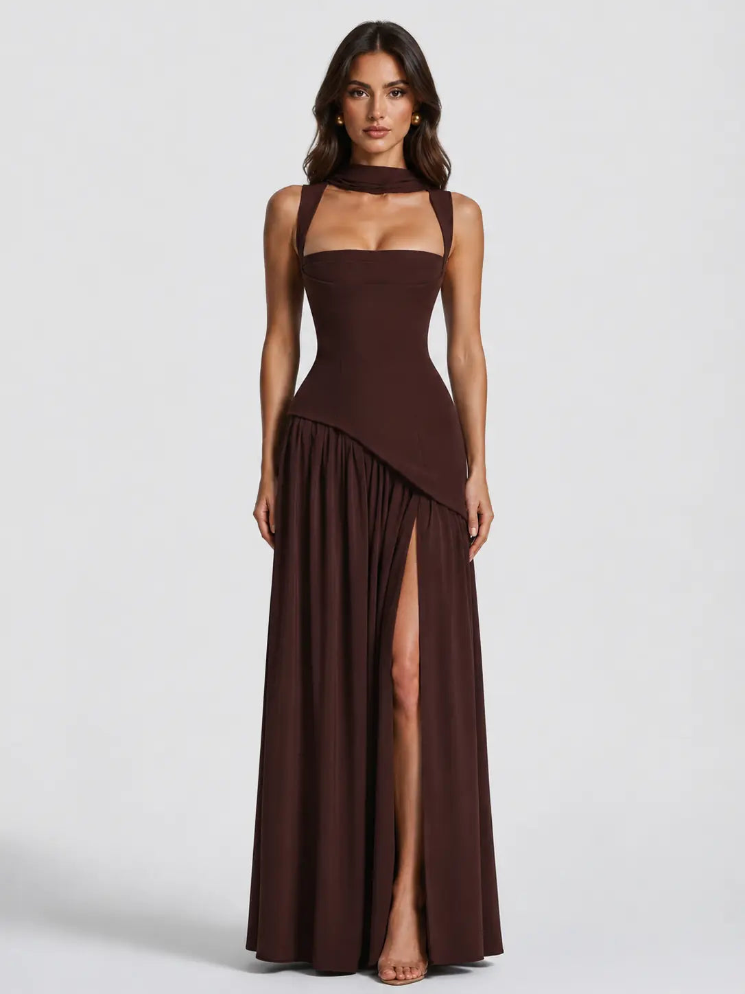 Valencia Robe Maxi Drapée Effet Satin, Silhouette Sculptée et Élégante pour Femme - Marron