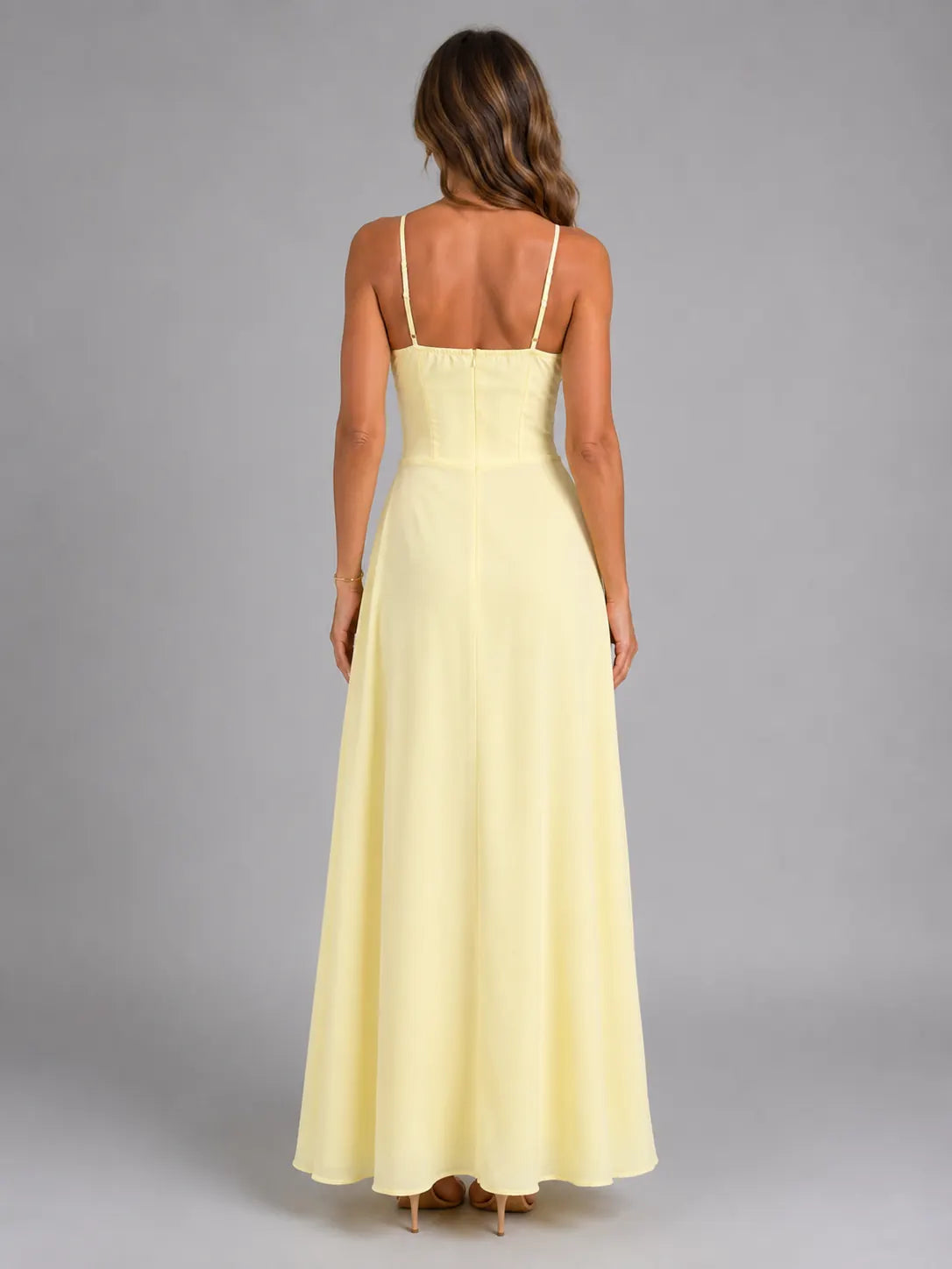 Cyrene Robe Maxi Fluide à Fines Bretelles, Silhouette Aérienne pour Femme - Jaune