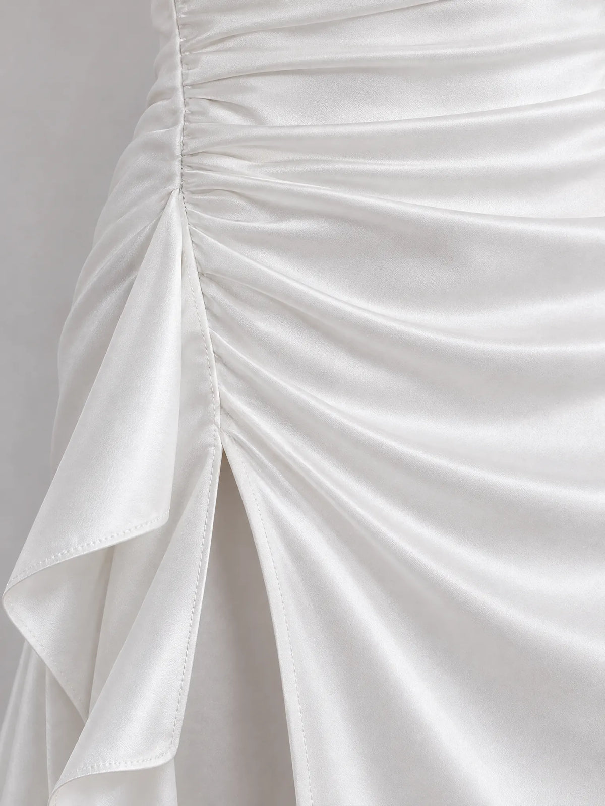 Calantha Robe de Soirée Maxi en Satin, Drapée, Fente pour Femme - Blanc