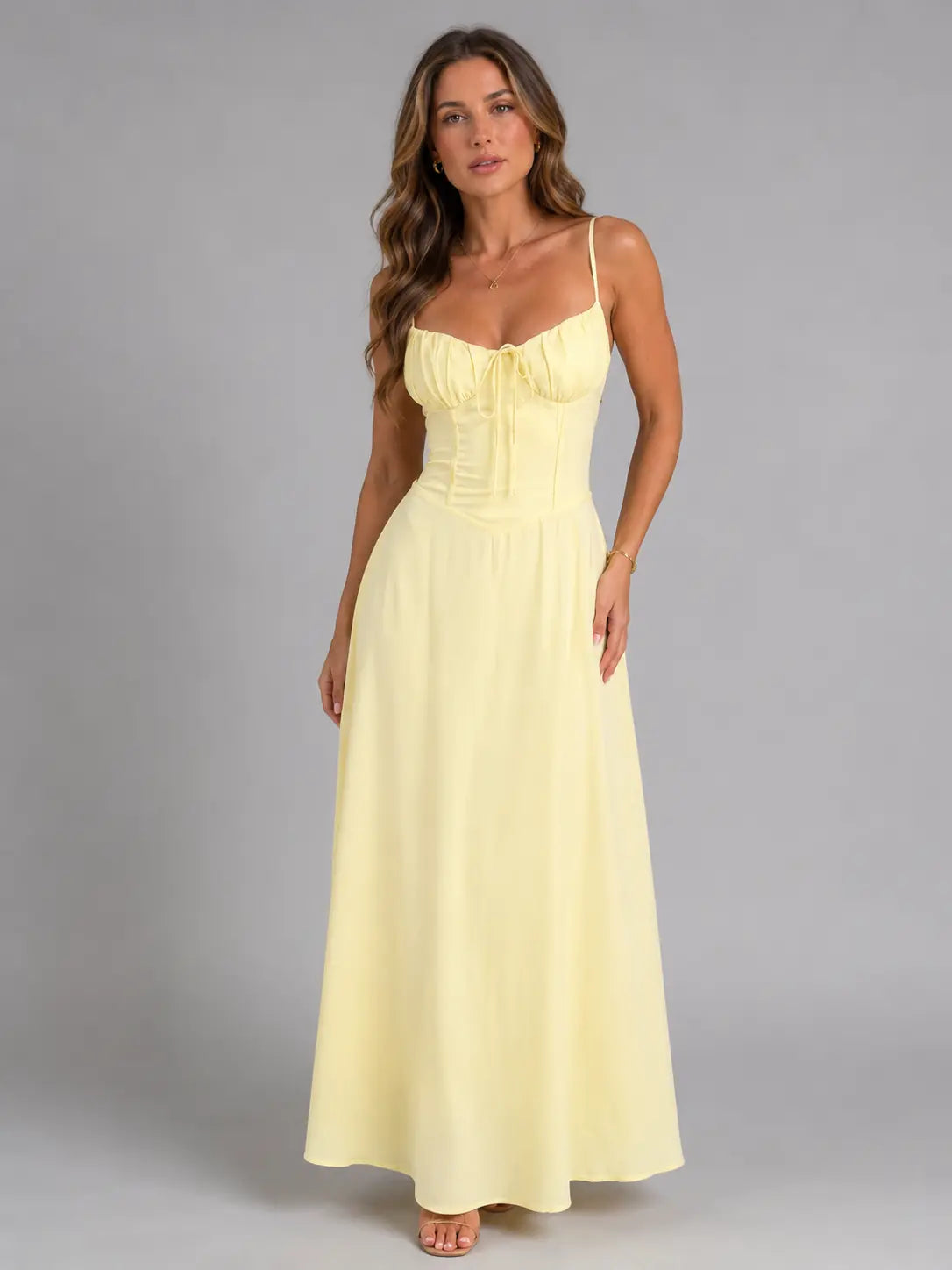 Cyrene Robe Maxi Fluide à Fines Bretelles, Silhouette Aérienne pour Femme - Jaune