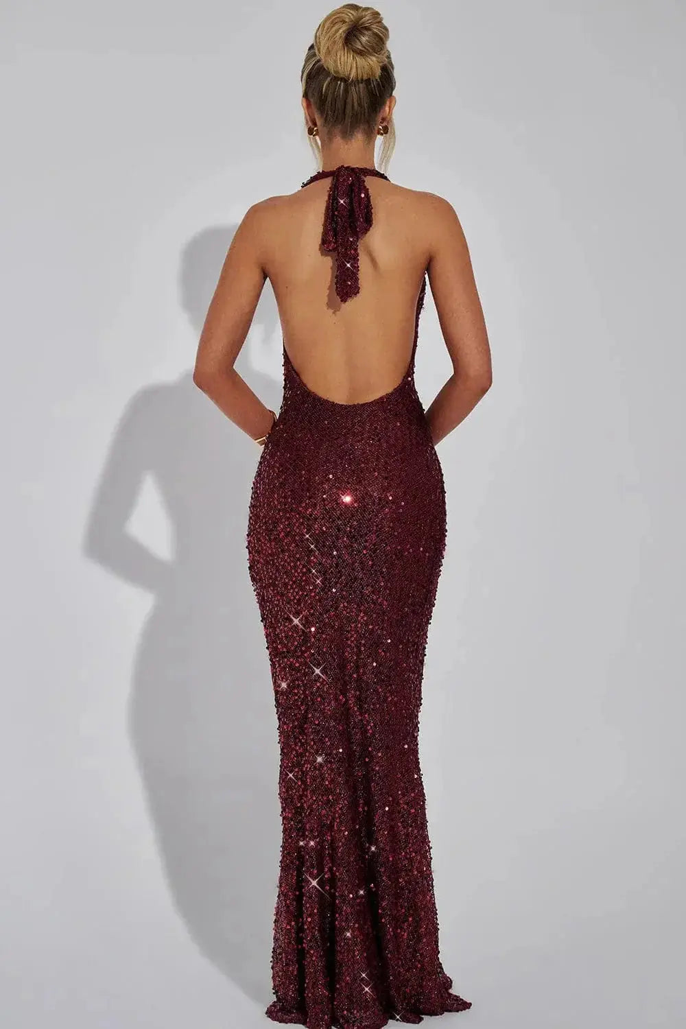 Clemence Robe de Soirée Maxi à Sequins, Col Halter, Dos Ouvert pour Femme - Rouge Vin