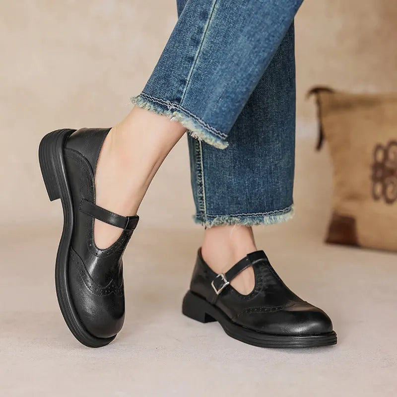 Maribeth Chaussures Mary Jane à Bride, Détails Brogue et Talon Carré pour Femme - Noir
