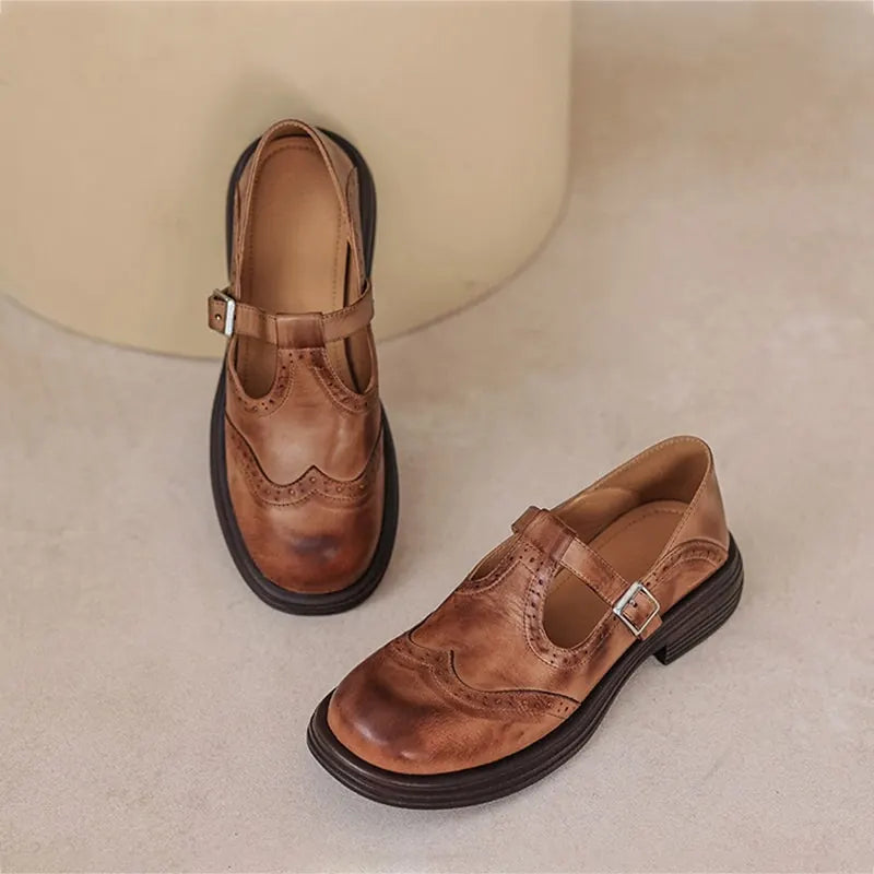 Maribeth Chaussures Mary Jane à Bride, Détails Brogue et Talon Carré pour Femme - Marron